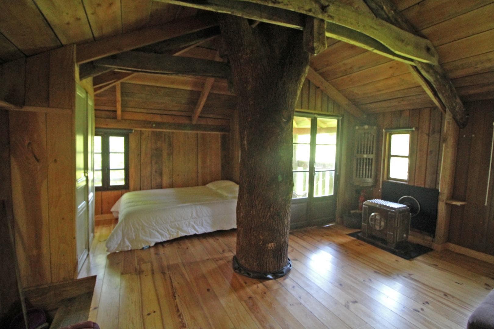 Cabane du "Vieux Huraud" à Saint Sylvestre en Haute-Vienne (Nouvelle Aquitaine) - grande cabane_14