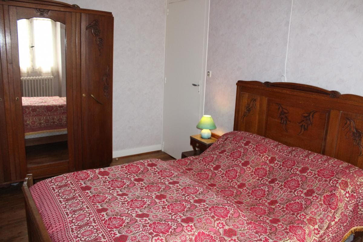 Gite "Le bourg" à Cheissoux en Haute-Vienne (Limousin) - chambre à l'étage_10