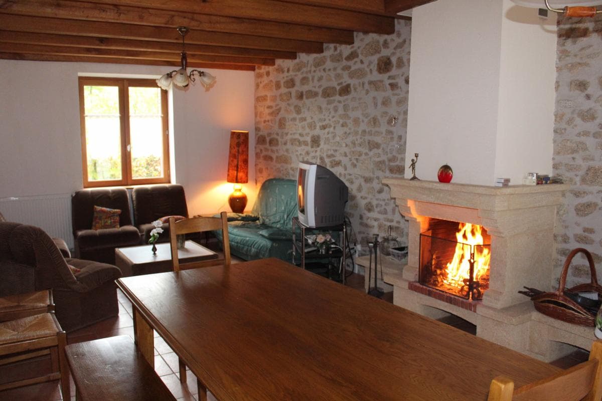 Gite "Le bourg" à Cheissoux en Haute-Vienne (Limousin) - sejour salon_4