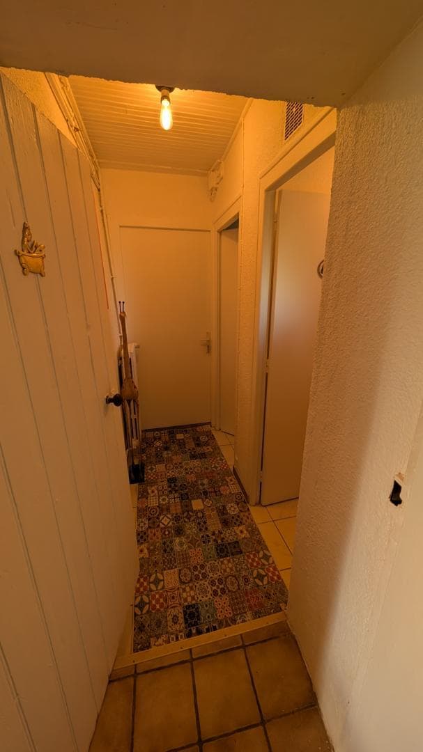 gite de Villetelle sur la commune de Cheissoux en Haute-Vienne - Limousin - Nouvelle Aquitaine - accès salle de bains, wc et buanderie du rez de chaussée surélevé_16