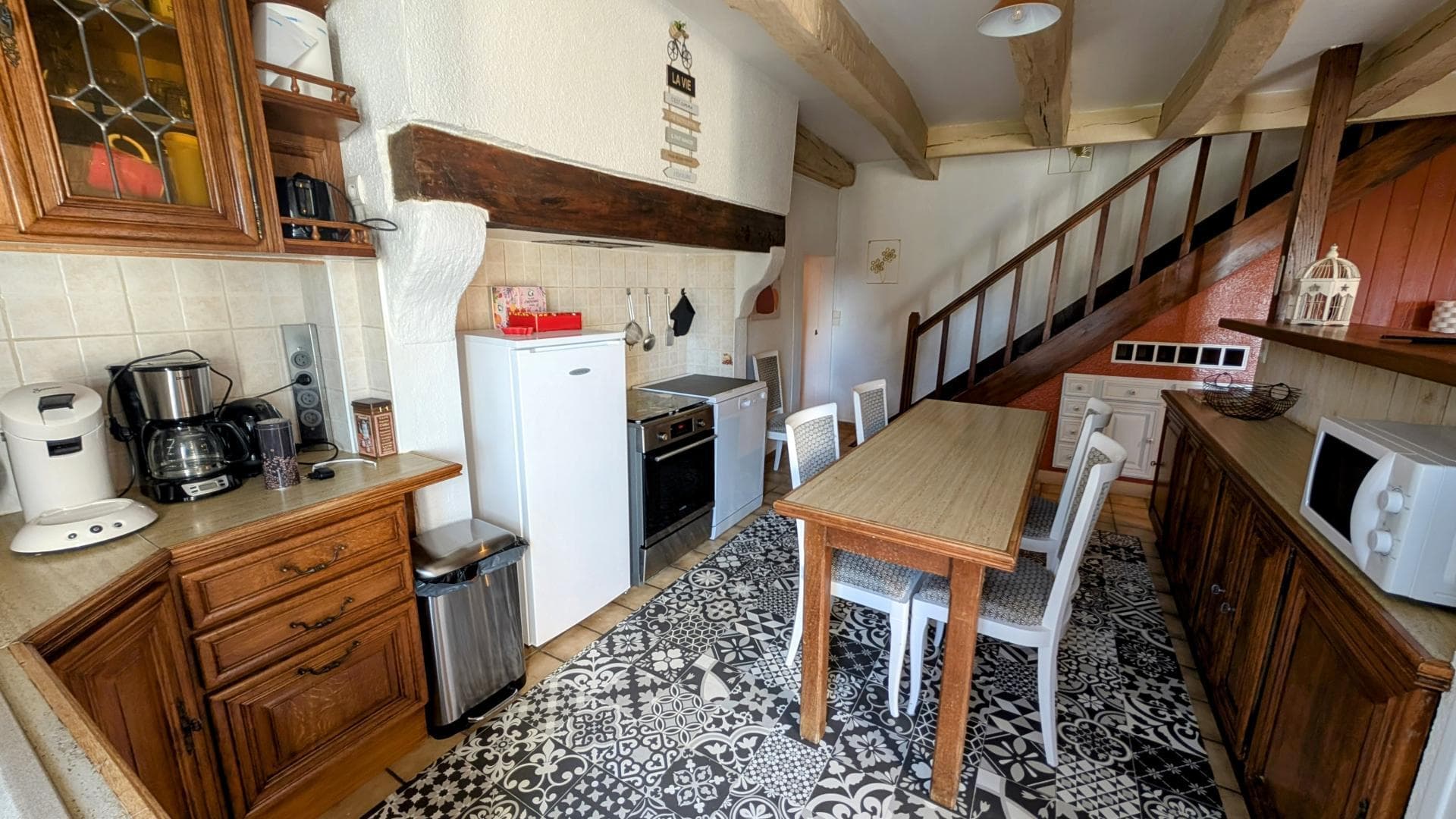 gite de Villetelle sur la commune de Cheissoux en Haute-Vienne - Limousin - Nouvelle Aquitaine - cuisine ouverte sur séjour_11