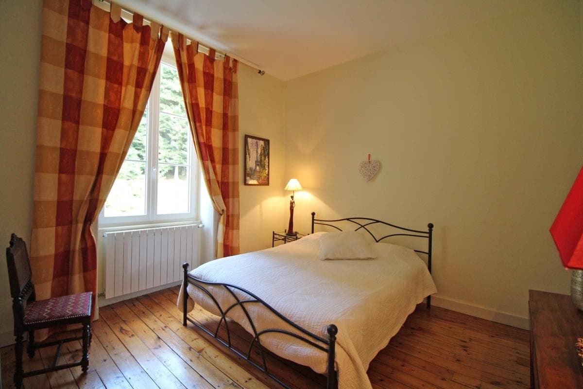 Gite "Brenac Jeune" à Eymoutiers en Haute-Vienne (Limousin)- chambre 1er étage La truite_22