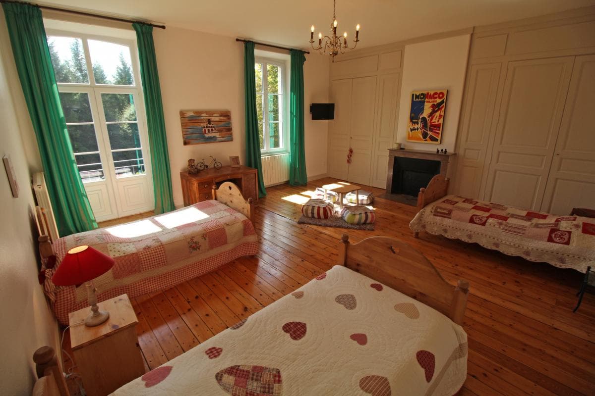 Gite"Brenac Jeune" à Eymoutiers en Haute-Vienne (Limousin)- chambre 1er étage - Les écureuils_19
