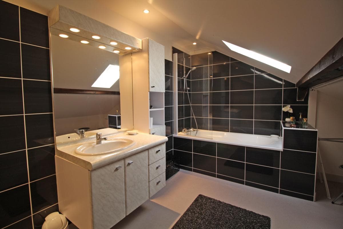 Gite "Brenac Jeune" à Eymoutiers en Haute-Vienne (Limousin)- salle de bain du 2ème étage_35