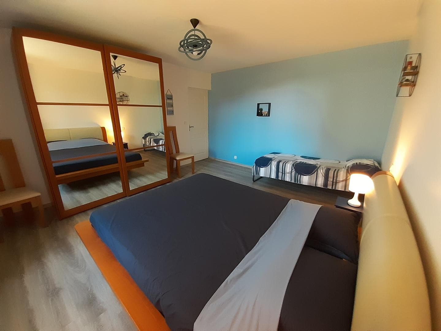 Le gîte à la campagne à Chassagnas sur la commune de La Croisille Sur Briance en Haute-Vienne - chambre lit double et lit simple_14