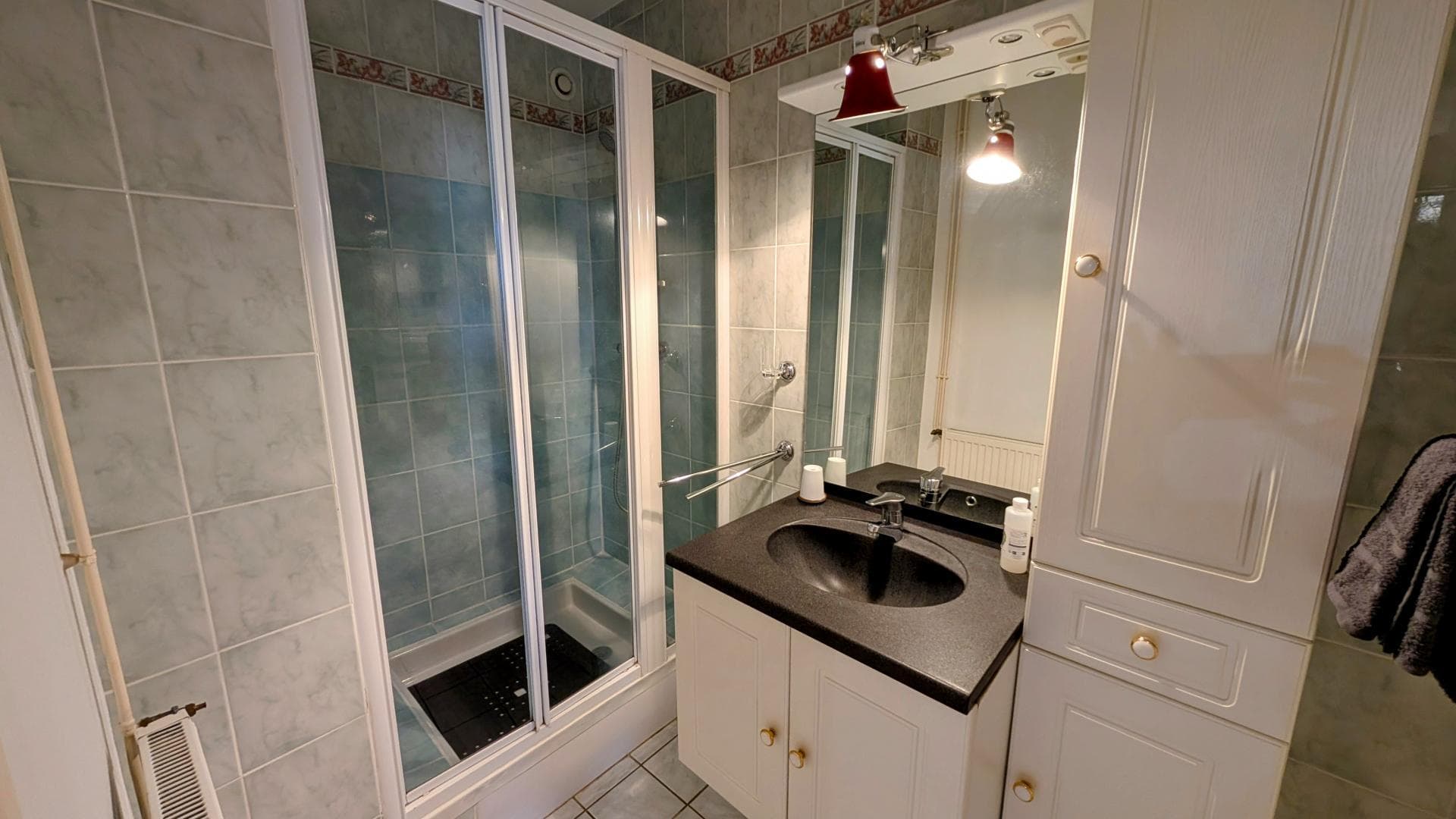 Gite Rosalie à Masleon en Haute-Vienne - salle d'eau privée à la chambre rez de chaussée_12
