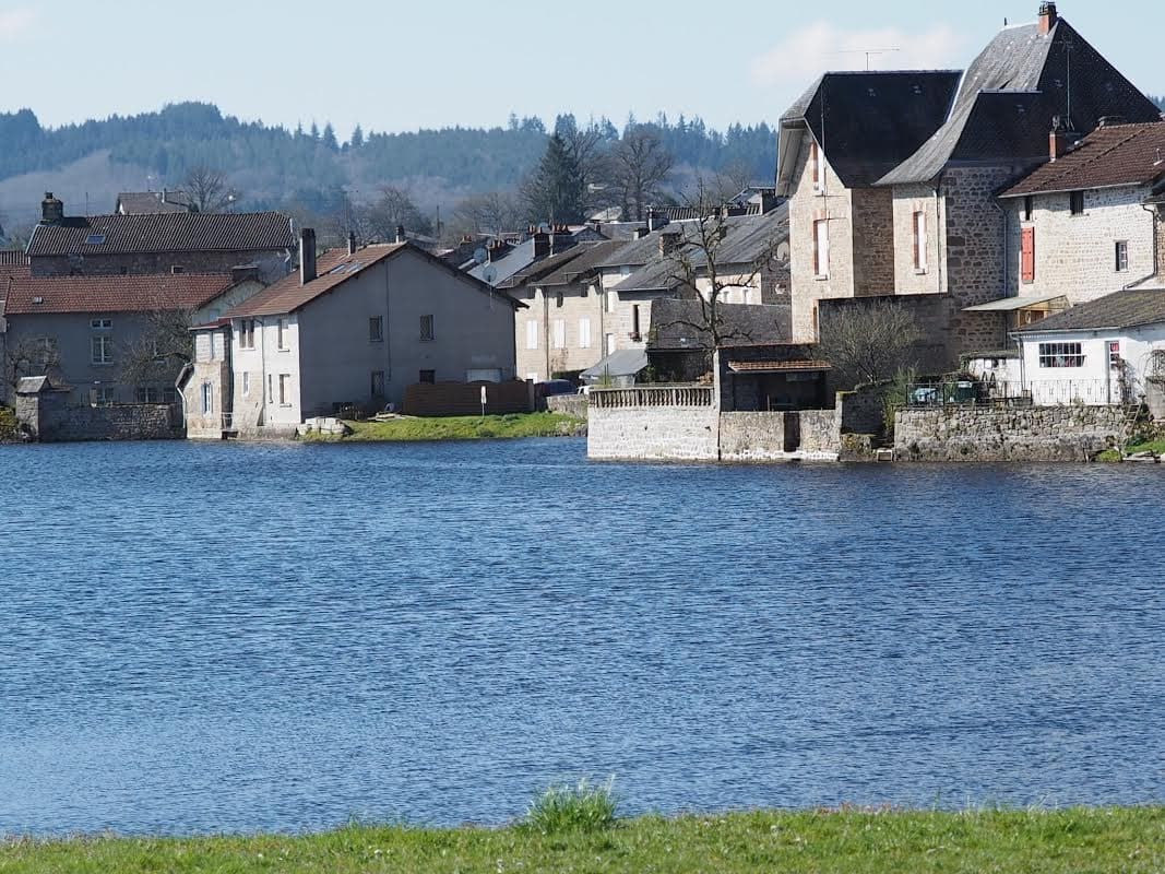 Gite "La Forge" à Peyrat Le Château en Haute-Vienne (Limousin en Nouvelle Aquitaine). Etang de Peyrat Le Château_16
