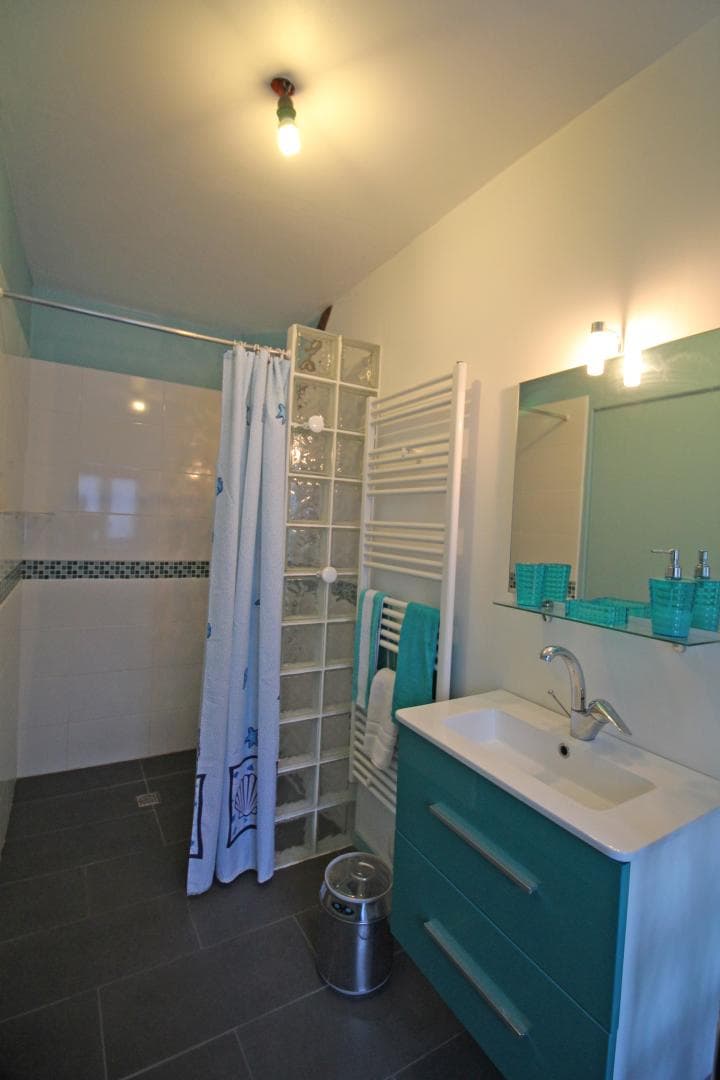 Le gîte de la rapiette à Saint Léonard de Noblat en Haute-Vienne (Limousin) - salle d'eau et wc_15