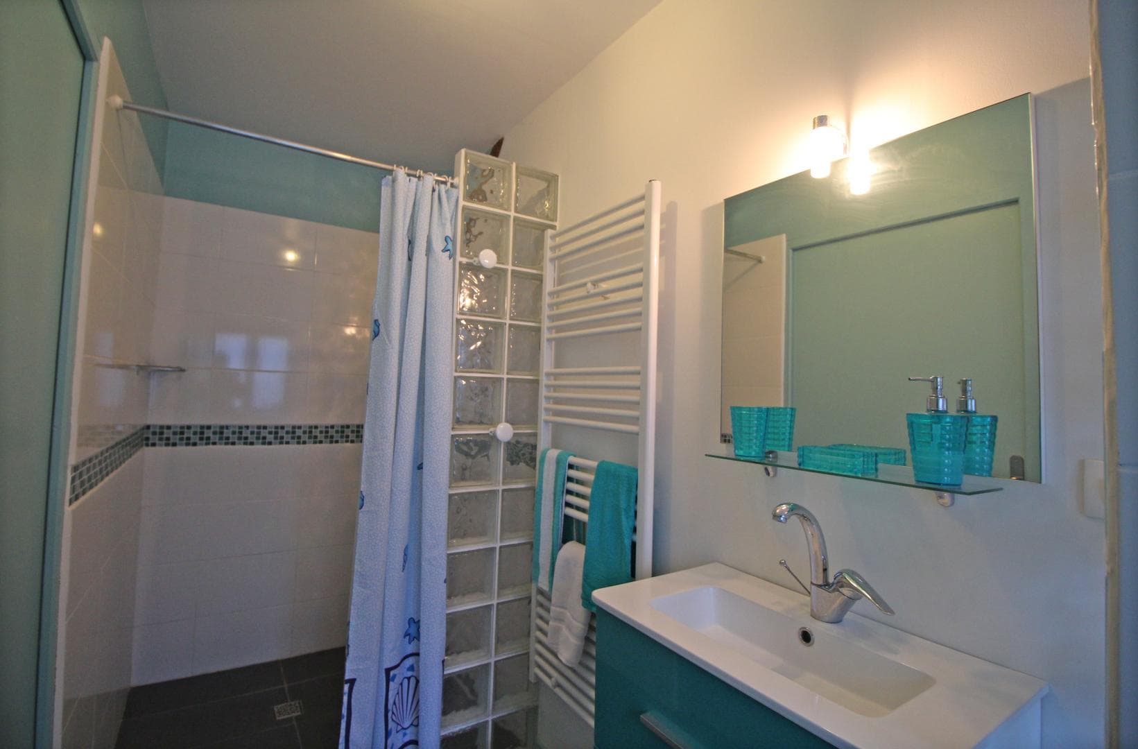 Le gîte de la rapiette à Saint Léonard de Noblat en Haute-Vienne (Limousin) - salle d'eau et wc_14
