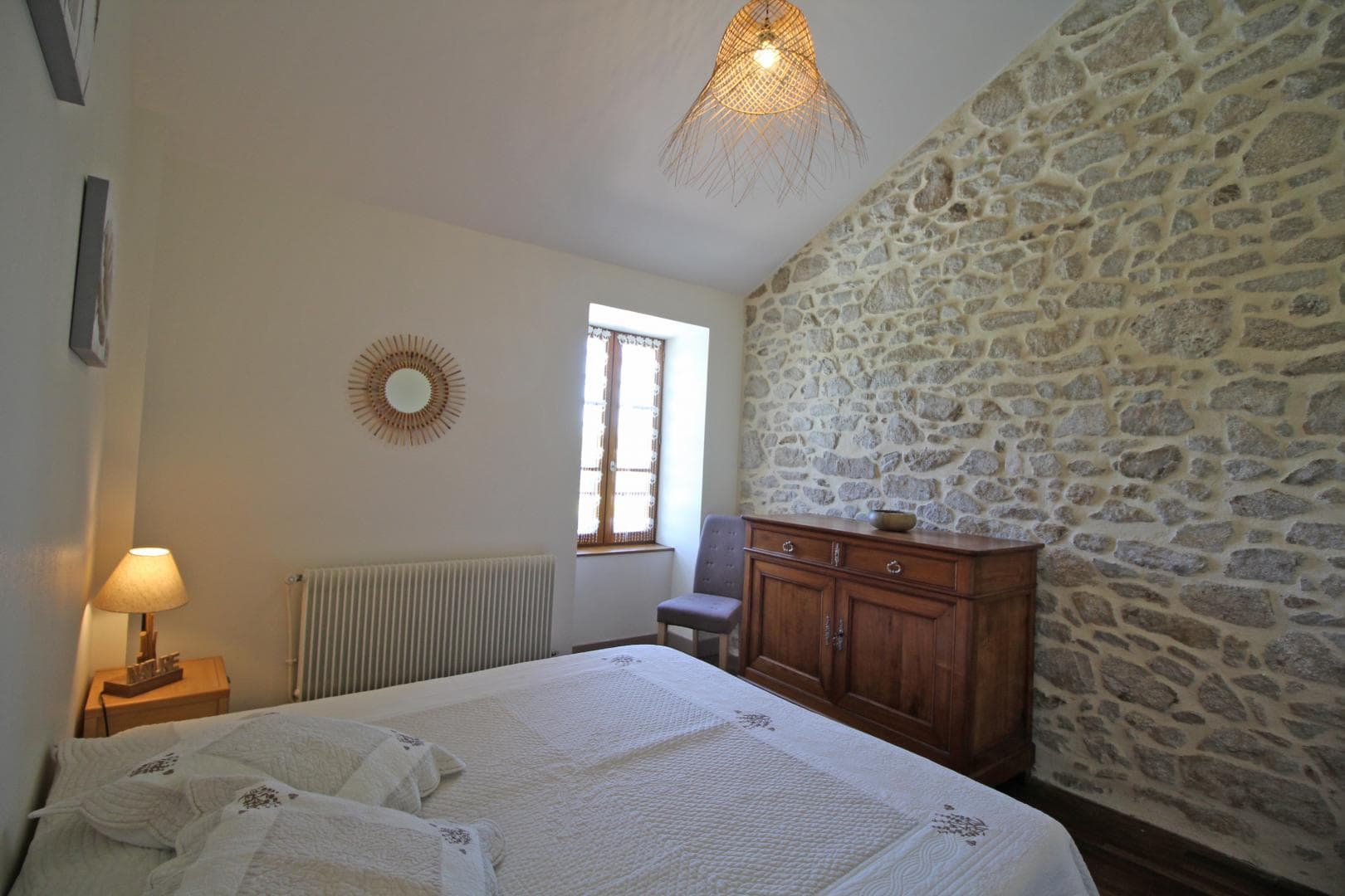 Gîte des Dâmes à Saint Léonard de Noblat en Haute-Vienne (Nouvelle Aquitaine) - chambre étage_51