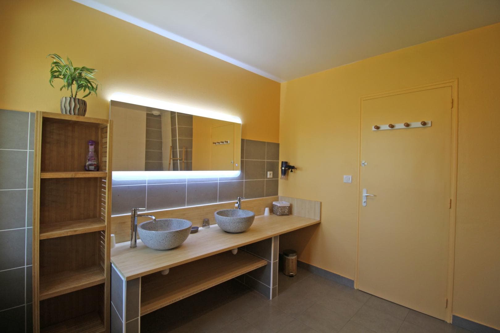 Gîte des Dâmes à Saint Léonard de Noblat en Haute-Vienne (Nouvelle Aquitaine) - chambre étage_40