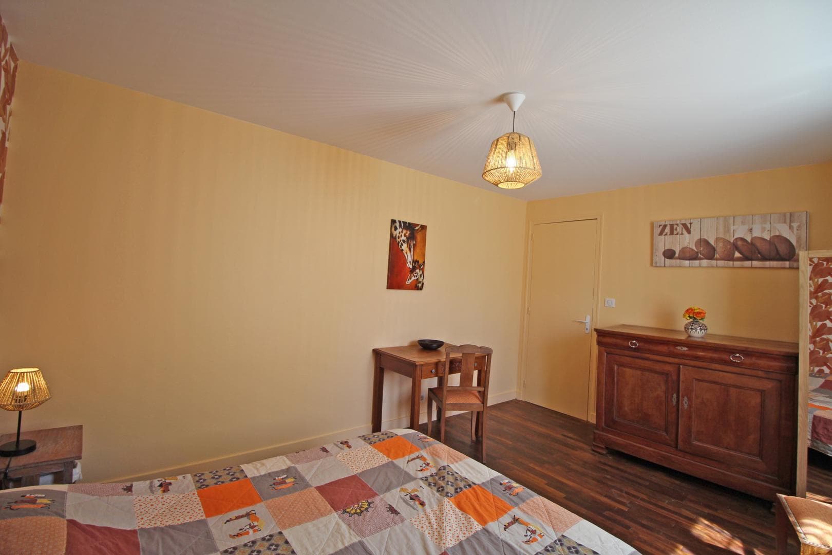 Gîte des Dâmes à Saint Léonard de Noblat en Haute-Vienne (Nouvelle Aquitaine) - chambre étage_27