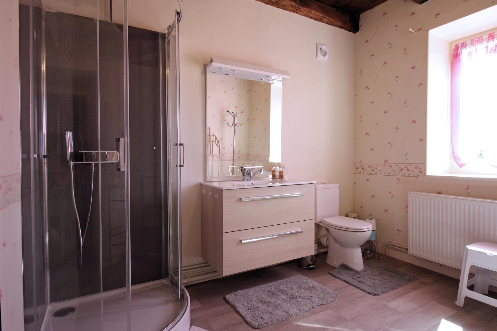 Gite "Chez Maitre Jacques" à Saint Léonard De Noblat en Haute-Vienne (Limousin en Nouvelle Aquitaine). Salle d'eau étage mansardé+W.C._22
