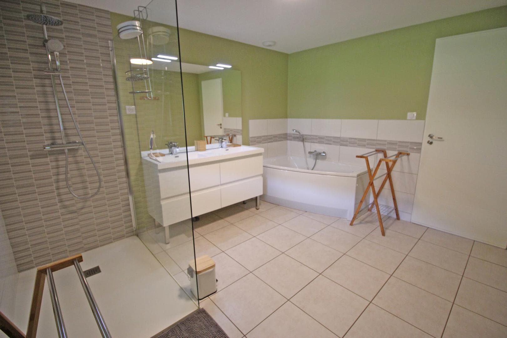 Le gîte du déserteur à Saint Martin Terressus en Haute-Vienne (Nouvelle Aquitaine)- salle d'eau et bain rez de chaussée_25