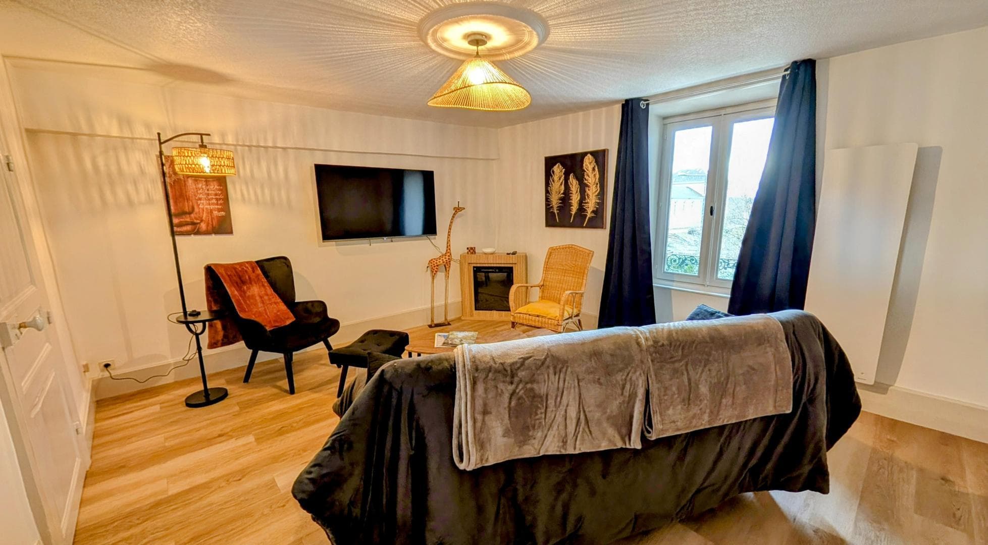 l'appartement de Saint Léo situé sur la commune de Saint Leonard de Noblat en Haute-Vienne - salon_9