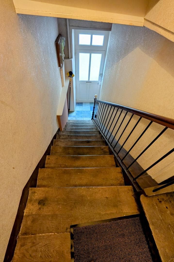 l'appartement de Saint Léo situé sur la commune de Saint Leonard de Noblat en Haute-Vienne - accès à l'appartement par un escalier_15