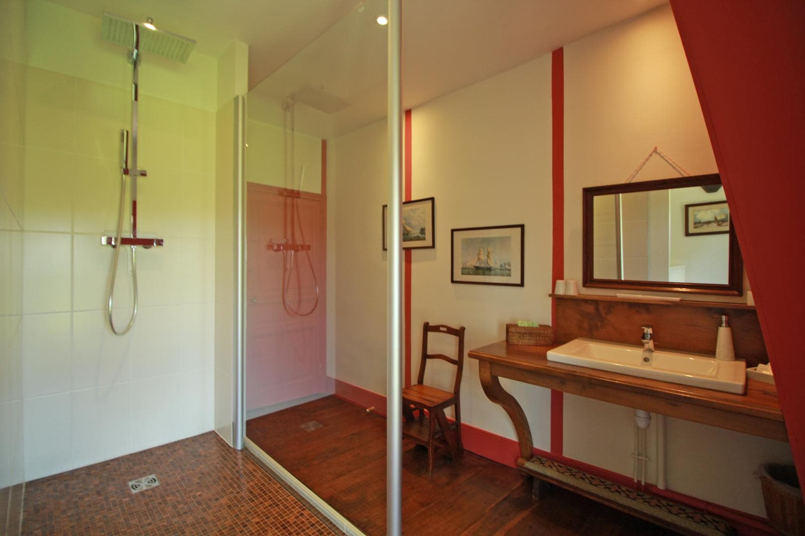 Salle de douche de la Suite de Tante Madeleine au Masbareau, Chambres et Table d'Hôtes de Charme à Royères en Haute-Vienne Limousin Nouvelle Aquitaine_15