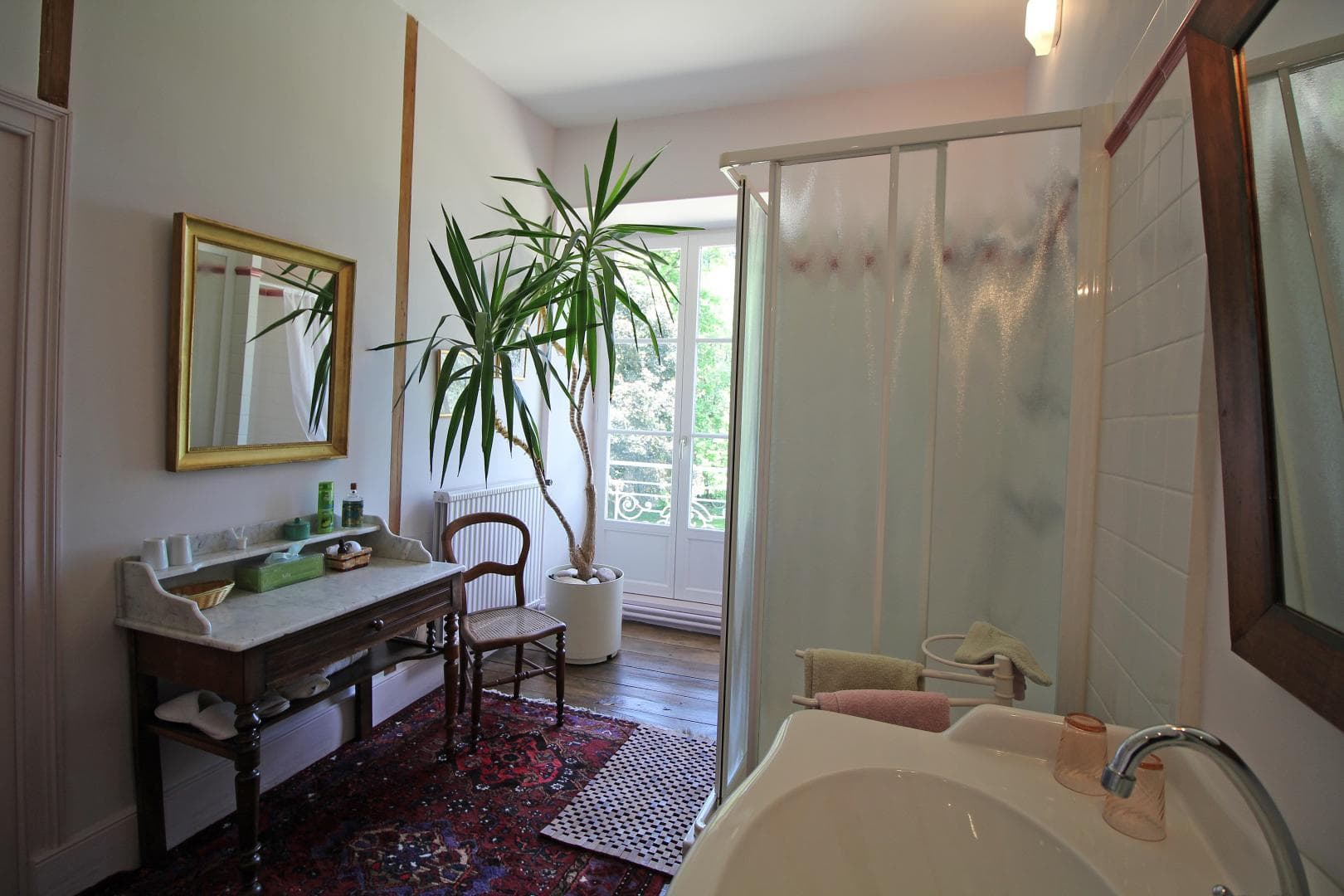 Salle de bain de la chambre de Minane au Masbareau Chambres et Table d'Hôtes de Charme à Royeres en Haute-Vienne (Nouvelle Aquitaine)_6