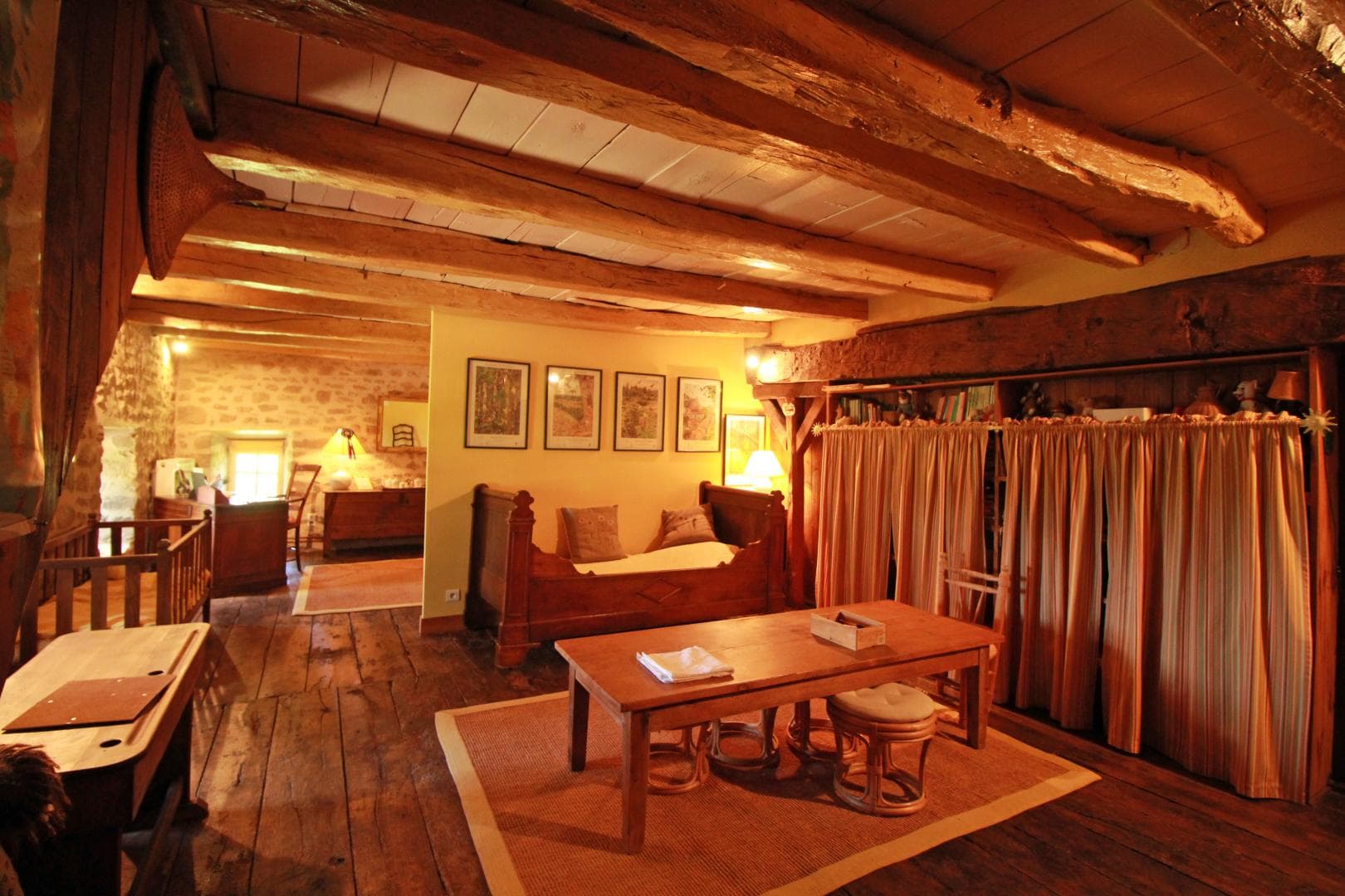 L'entrée-jeux de la Suite Familiale "Le Masbareau" Chambres et Table d'Hôtes de Charme à Royeres en Haute-Vienne Limousin Nouvelle Aquitaine_21