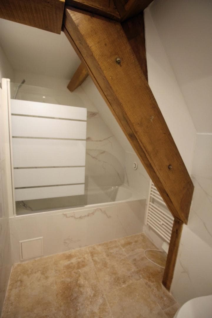 Gite la pommeraie au domaine de Montintin commune de Chateau Chervix en Haute-Vienne - salle de bains petite maison_35