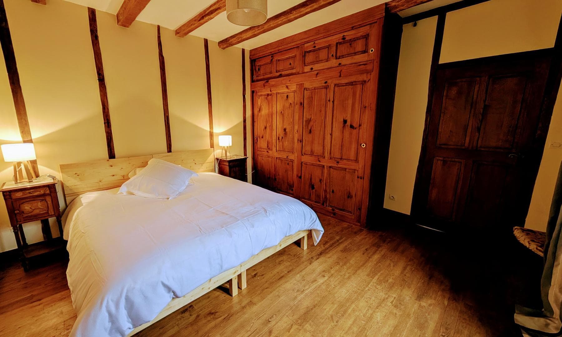 La Maison des Bois gîte du Domaine de Montintin à Chateau Chervix - chambre 2_14