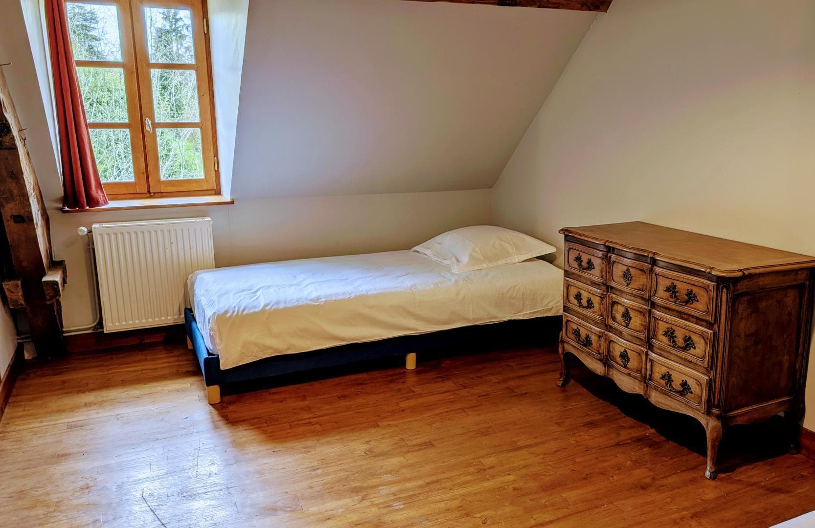 La Maison des Bois gîte du Domaine de Montintin à Chateau Chervix - chambre 4_19