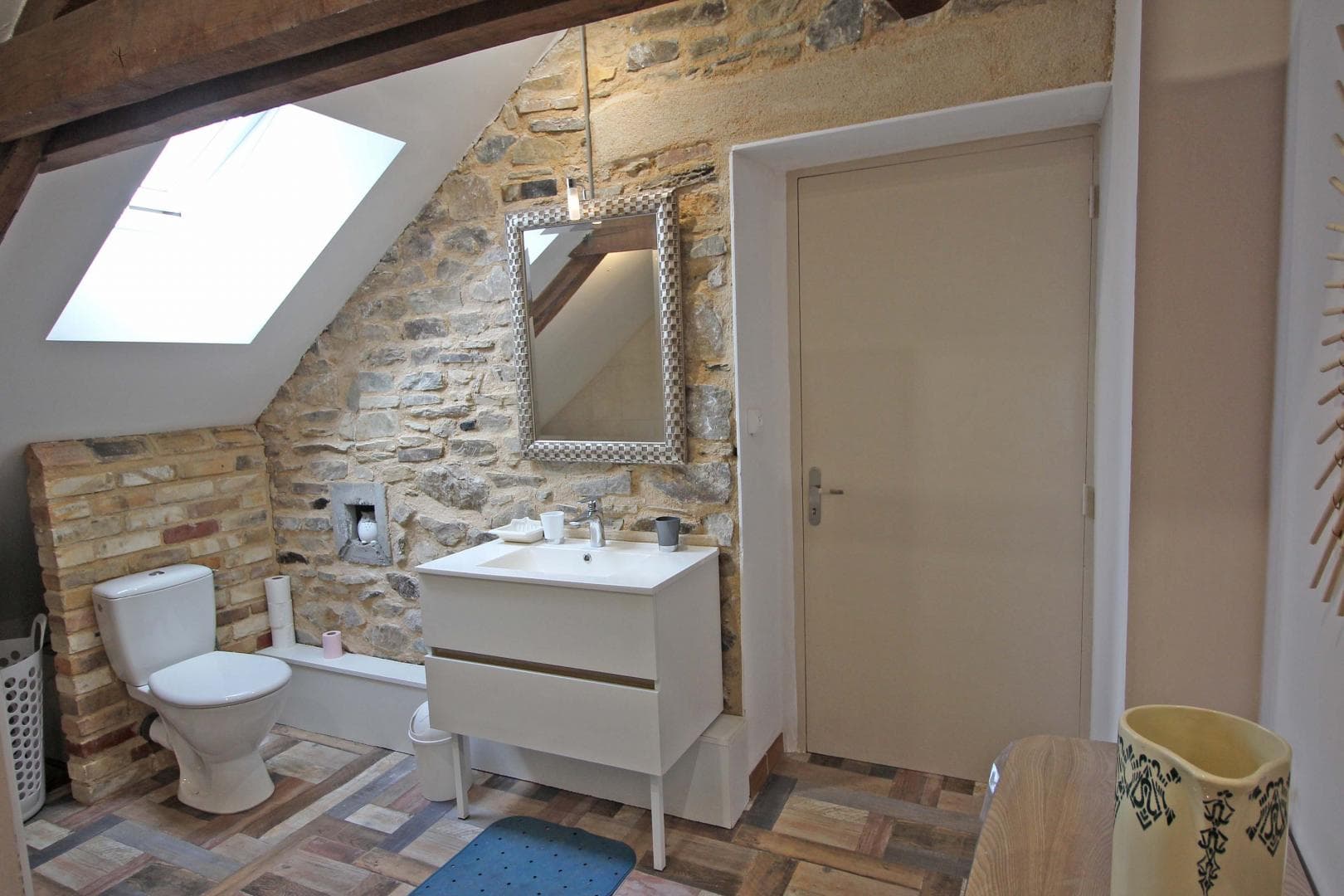 Gite de Gaby et Jean à Coussac Bonneval en Haute-Vienne, Nouvelle Aquitaine - salle de bains étage_24