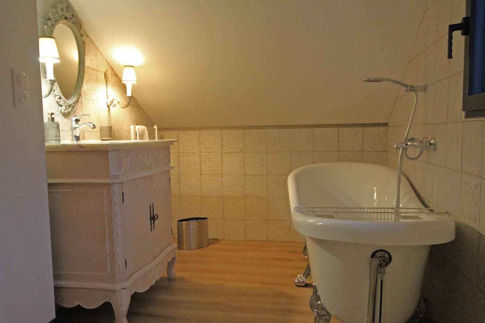 Gite le 1906 à Beau Bourna commune de Glanges - salle de bains rosa rosae_46