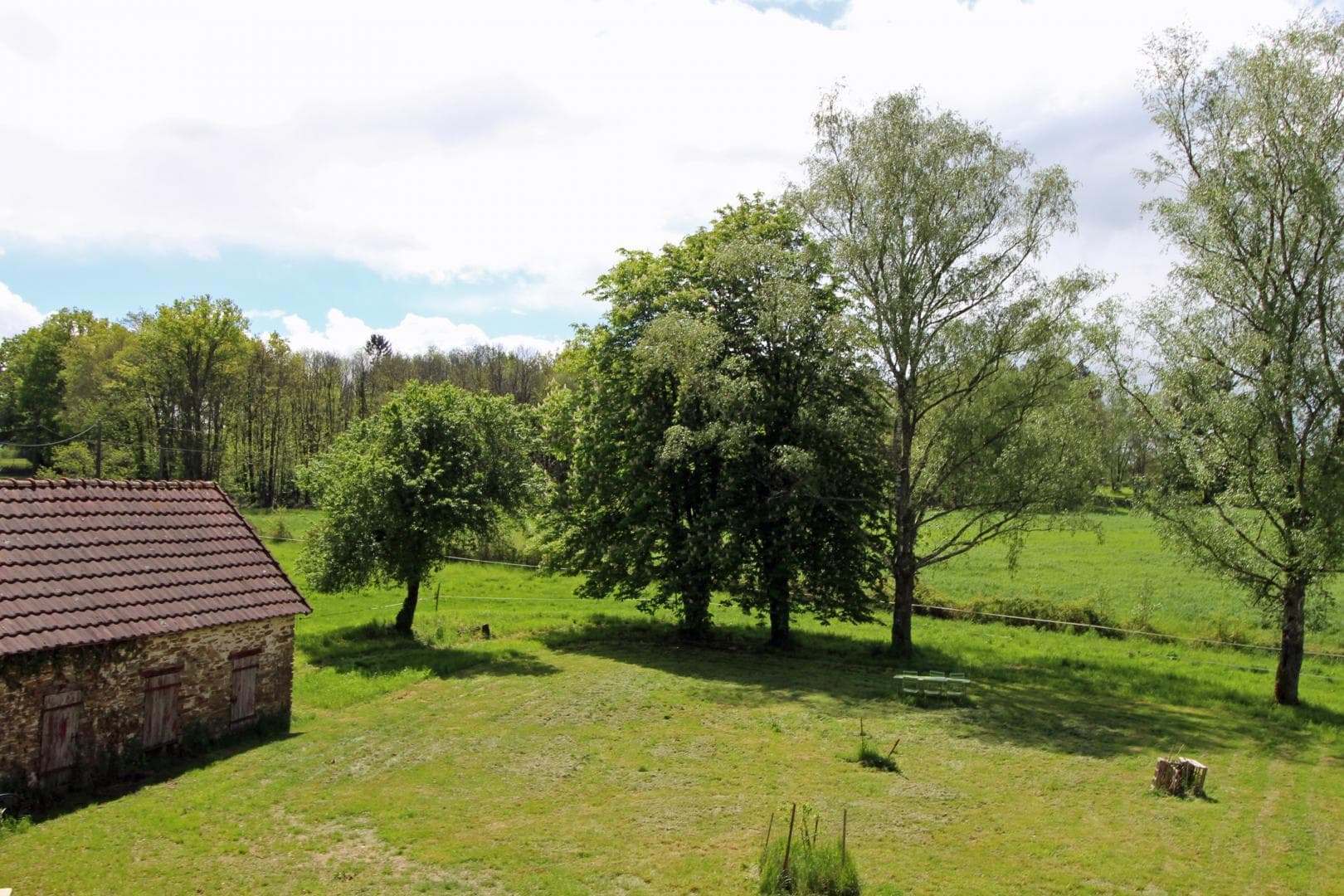 Gite du Clos du Got à Saint Yrieix La Perche en Haute-Vienne - terrain vu de l'étage_22