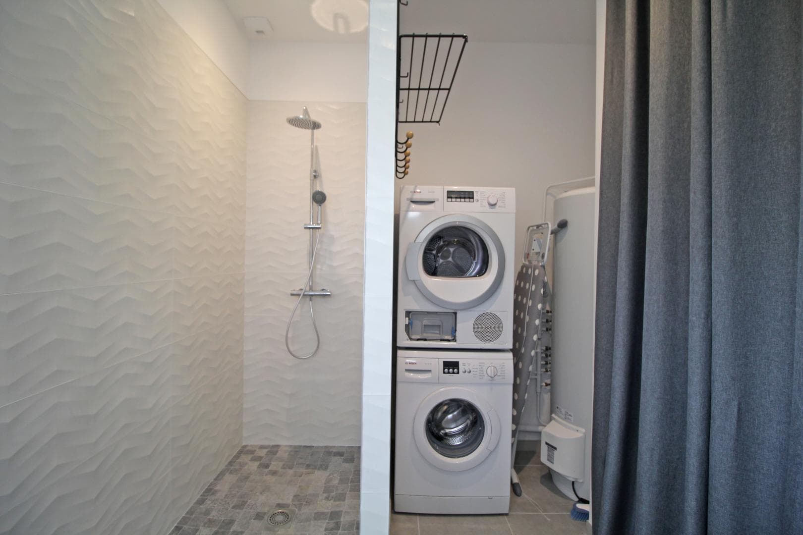Gîte 'La réserve' à Saint Yrieix la Perche en Haute-Vienne (Nouvelle Aquitaine)
DOUCHE OUVERTE LAVE-LINGE SECHE-LINGE_26