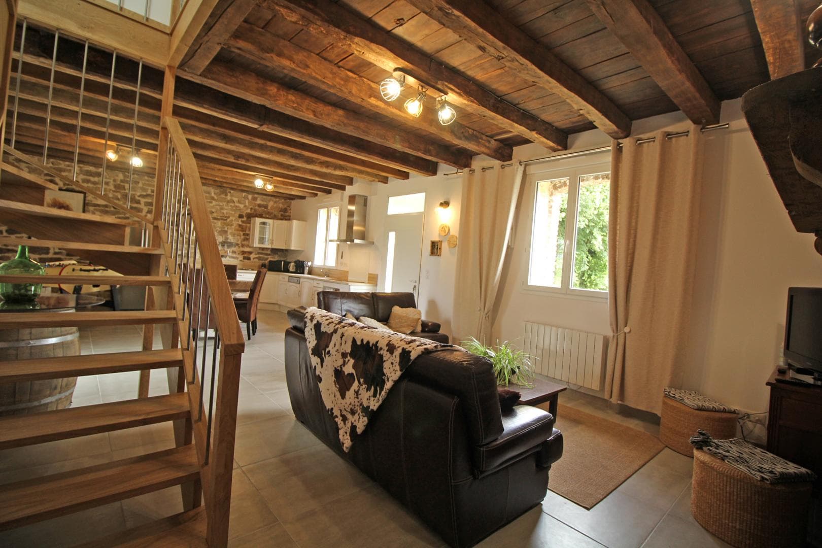 Gîte 'La réserve' à Saint Yrieix la Perche en Haute-Vienne (Nouvelle Aquitaine)
ACCES A L'ETAGE_14