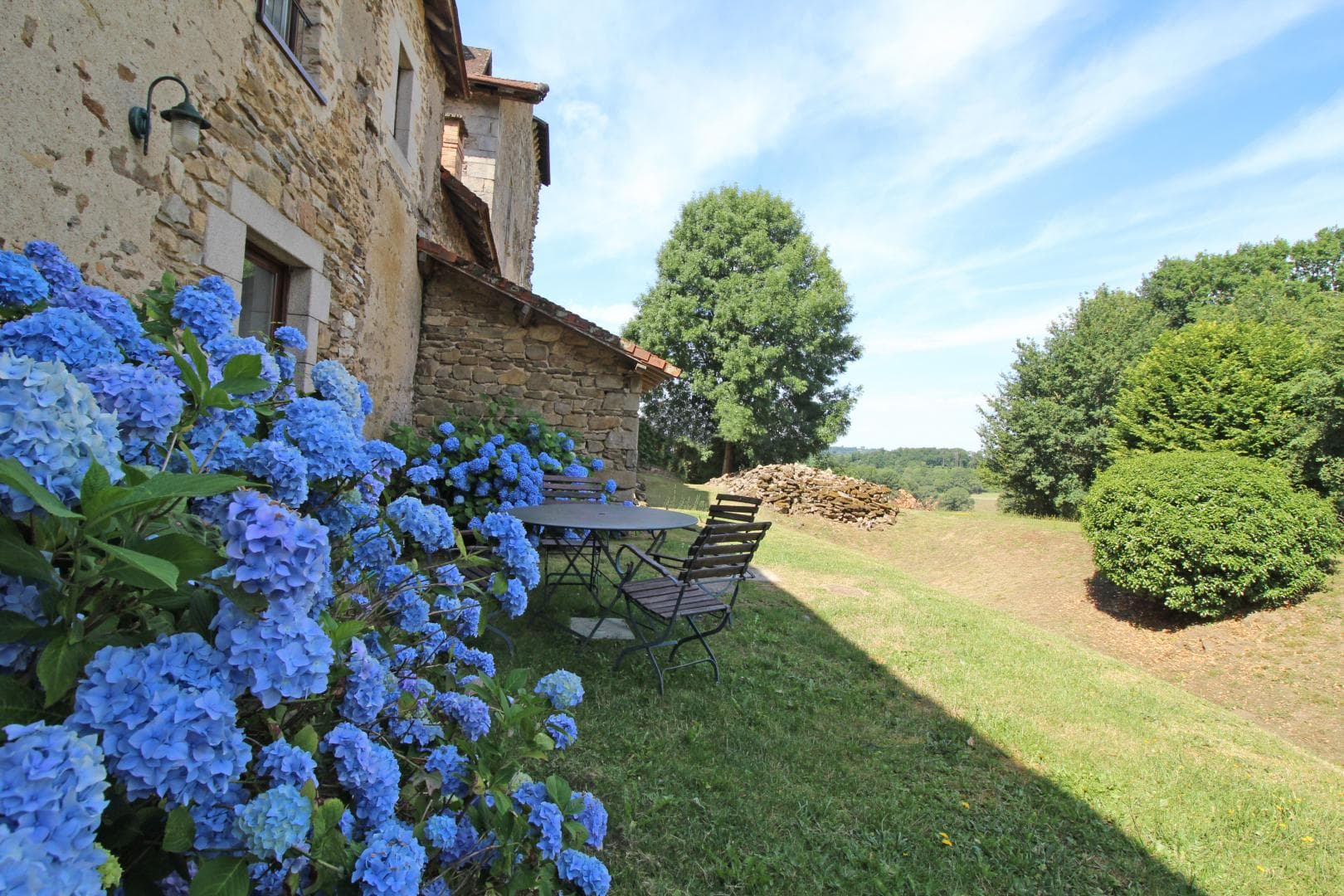 Le vieux château à Vicq sur Breuilh en Haute-Vienne (Nouvelle Aquitaine)_26