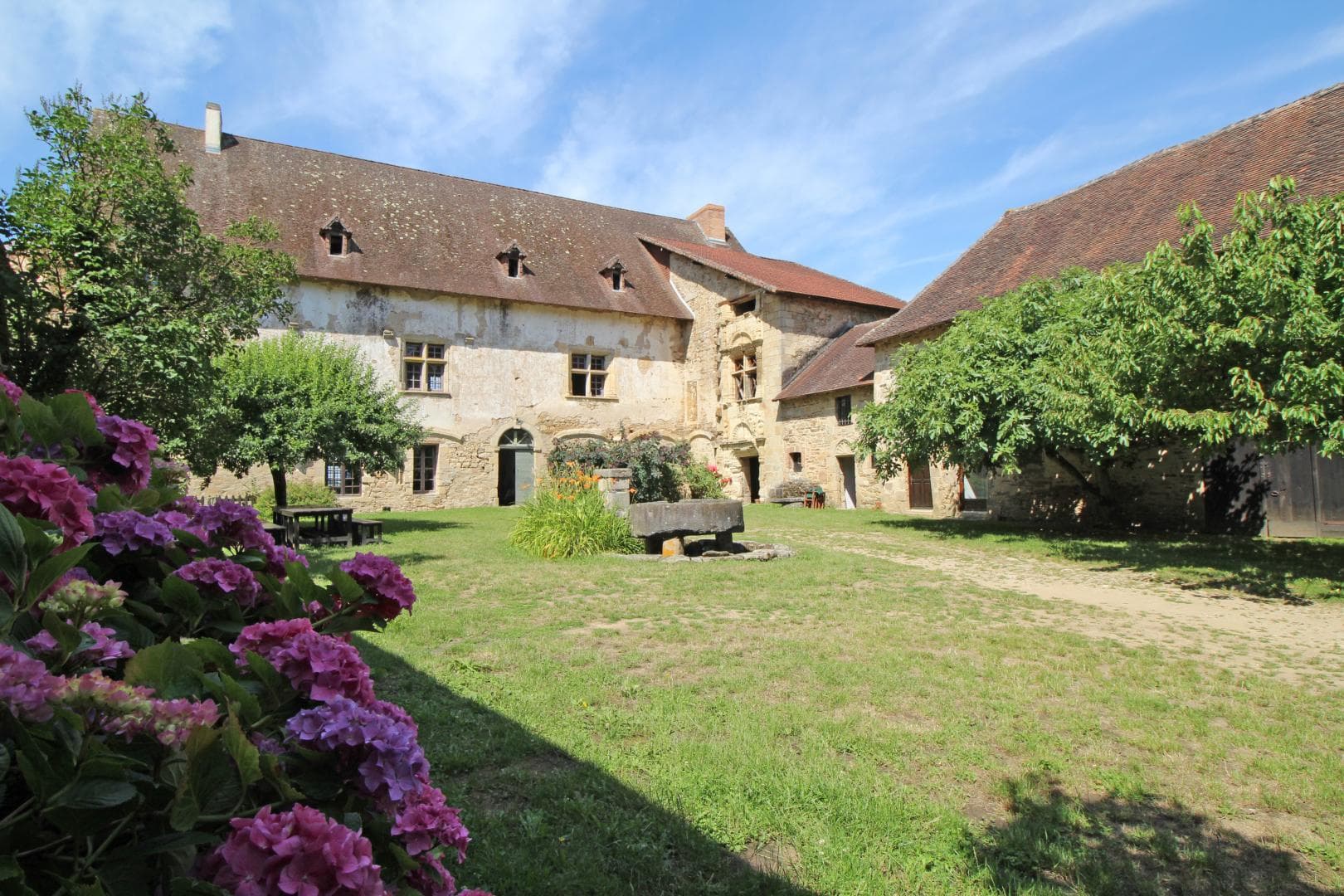 Le vieux château à Vicq sur Breuilh en Haute-Vienne (Nouvelle Aquitaine)_40