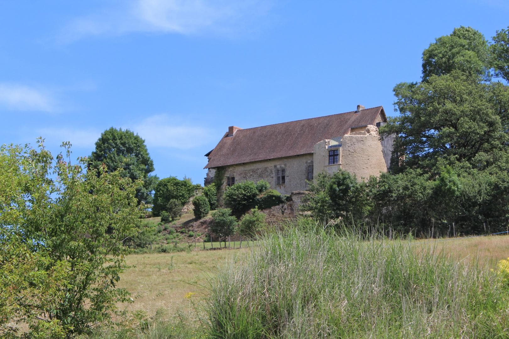 Le vieux château à Vicq sur Breuilh en Haute-Vienne (Nouvelle Aquitaine)_2