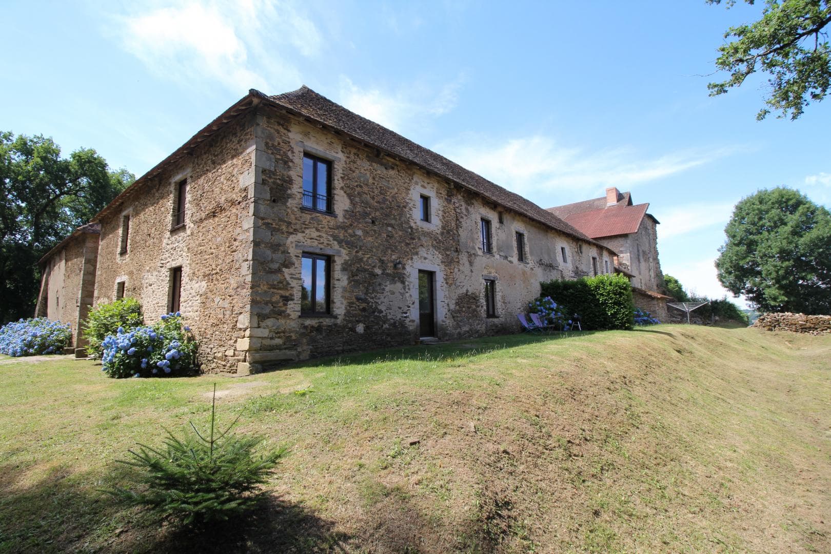 Le vieux château à Vicq sur Breuilh en Haute-Vienne (Nouvelle Aquitaine)_37