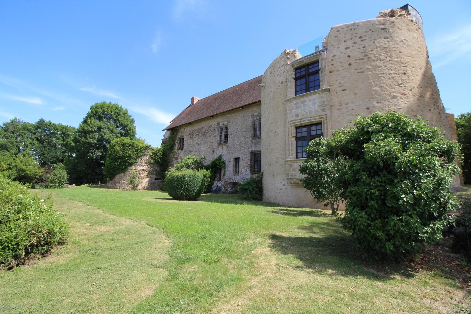 Le vieux château à Vicq sur Breuilh en Haute-Vienne (Nouvelle Aquitaine)_41