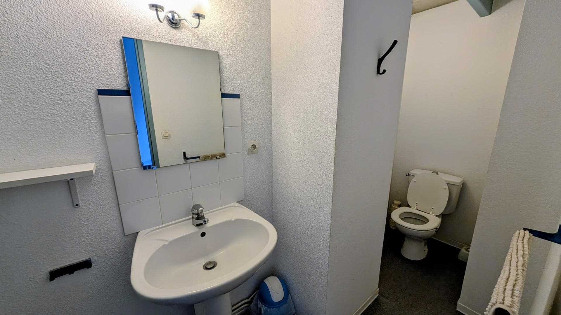 Gite "Royer - Etang de La Roche" à Meuzac en Haute-Vienne (Limousin) - douche lavabo wc privés à chambre double étage_10