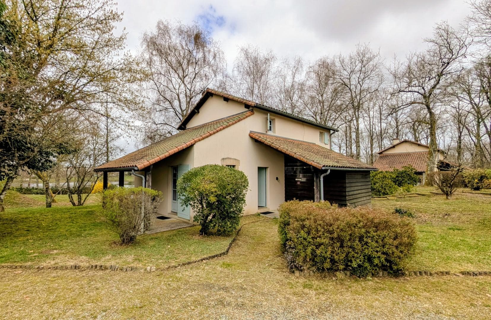 Gite "Royer - Etang de La Roche" à Meuzac en Haute-Vienne (Limousin)_1