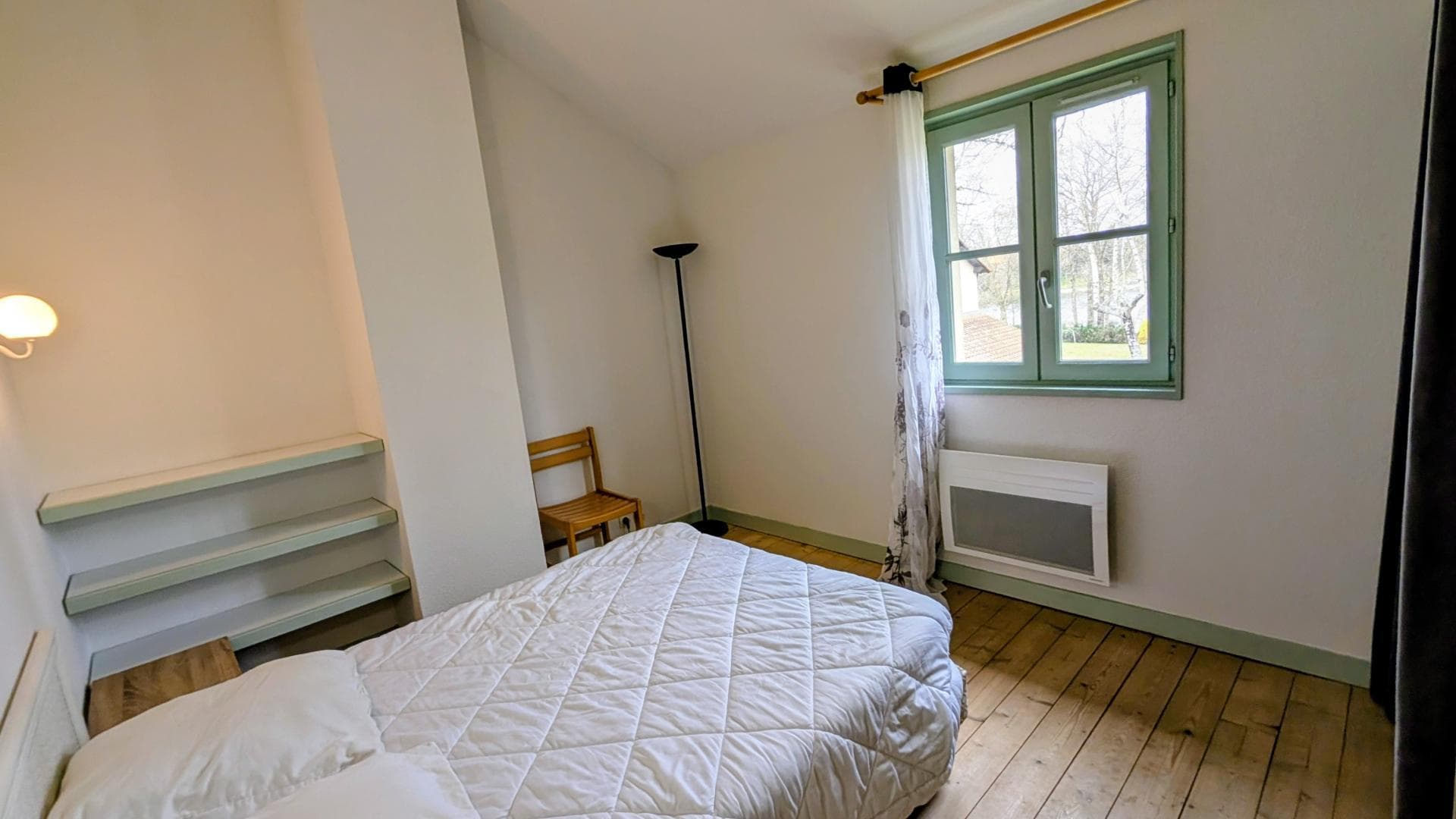 Gite "Pierrelaine - Etang de La Roche" à Meuzac en Haute-Vienne (Limousin)- chambre double étage_10