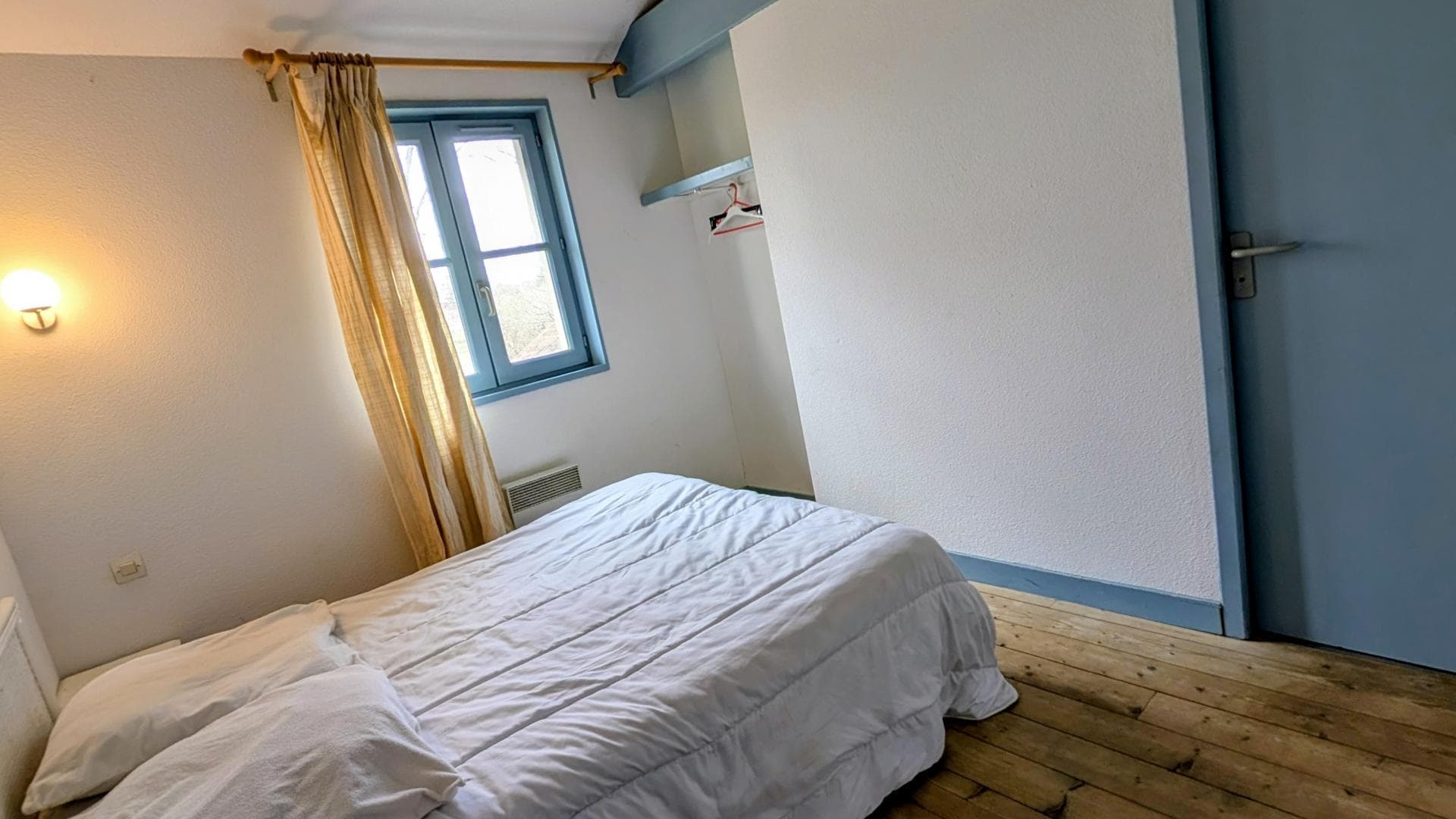 Gite "Le Mazeau - Etang de La Roche" à Meuzac en Haute-Vienne (Limousin)- chambre double étage_11