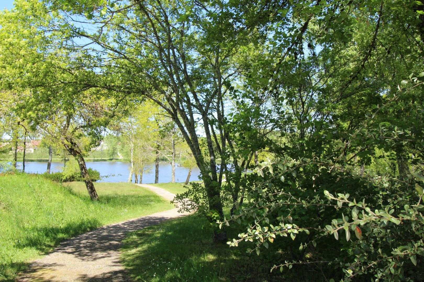 Gite "Le Mazeau - Etang de La Roche" à Meuzac en Haute-Vienne (Limousin)_17