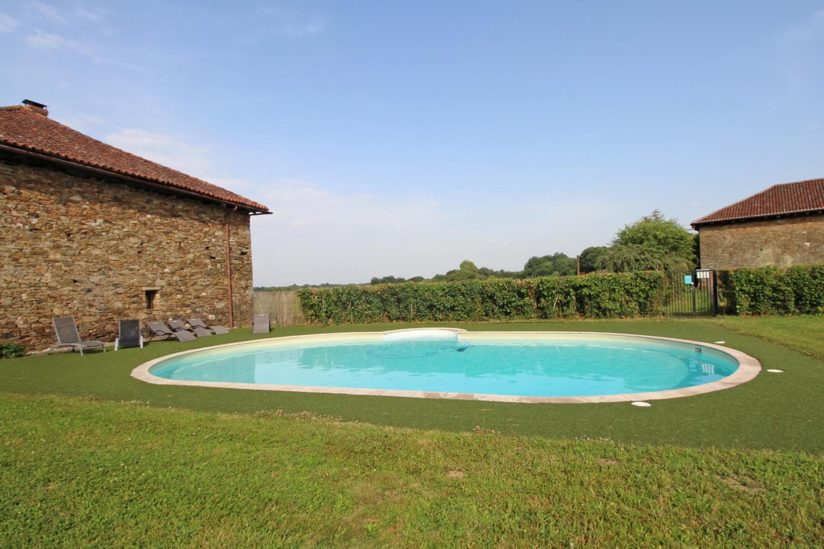 Gite du Canal à Brie, commune de Champagnac La Riviere en Haute-Vienne - piscine commune_17