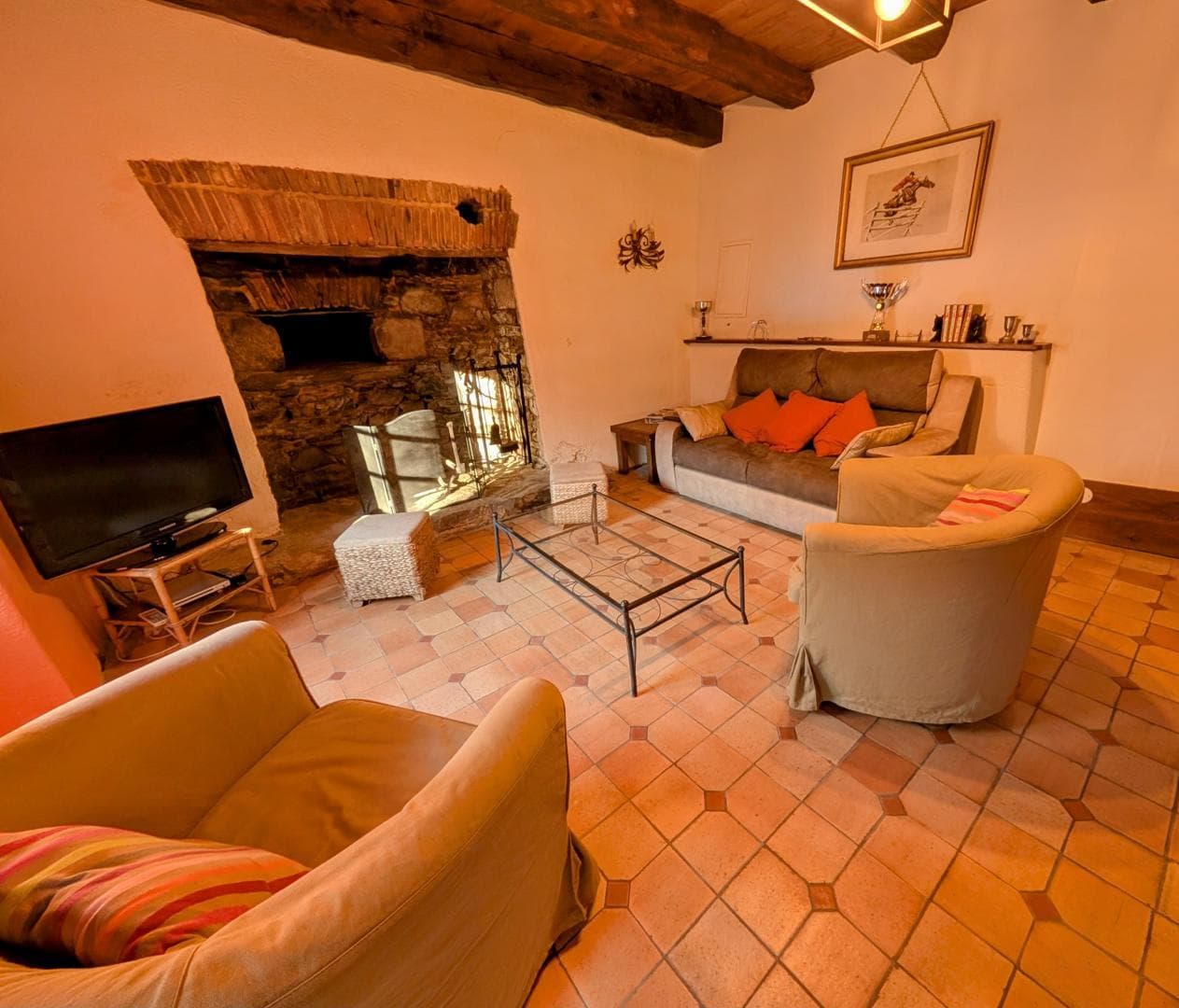 Gite" Le Pressoir" à Champagnac La Riviere en Haute-Vienne - salon_3