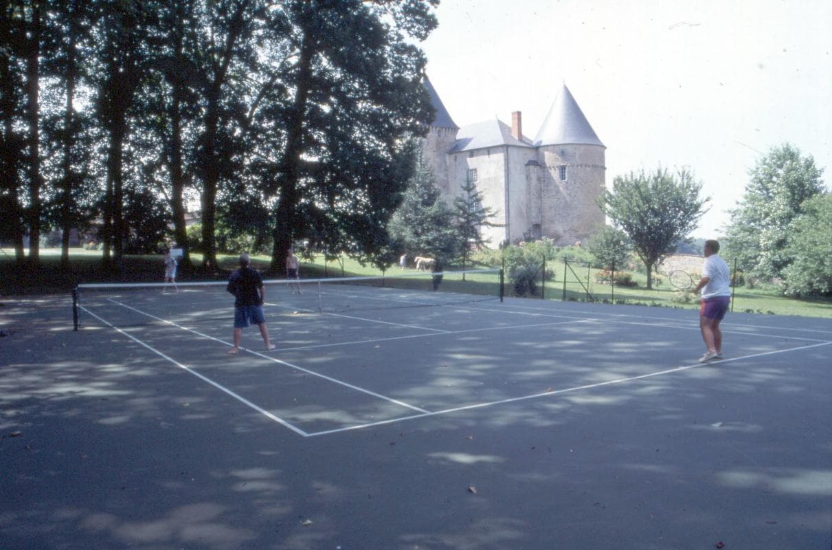 le tennis dans le parc du château de Brie_2