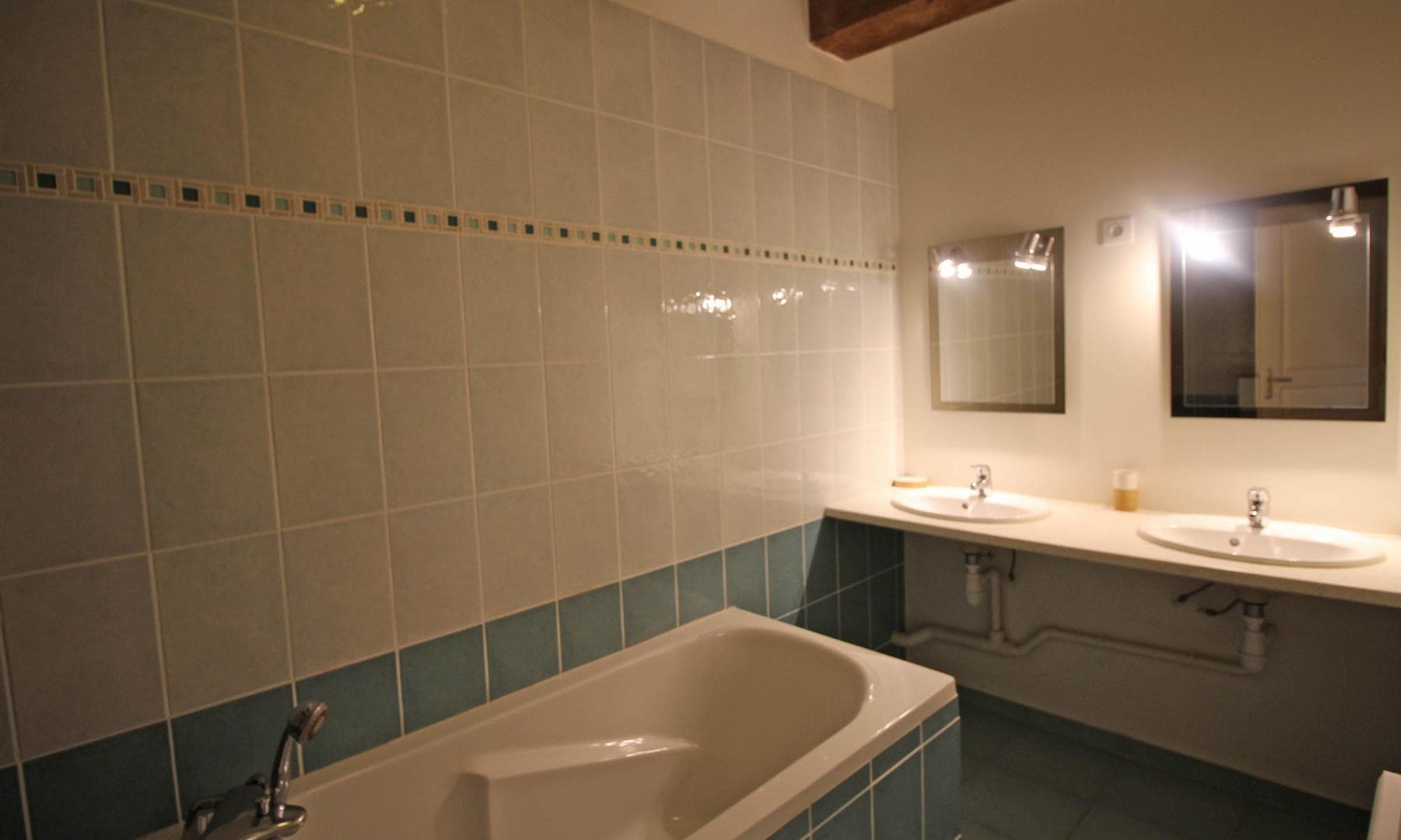 Gite" La Feuillardière" à Champagnac La Riviere en Haute-Vienne salle de bain en bas_24