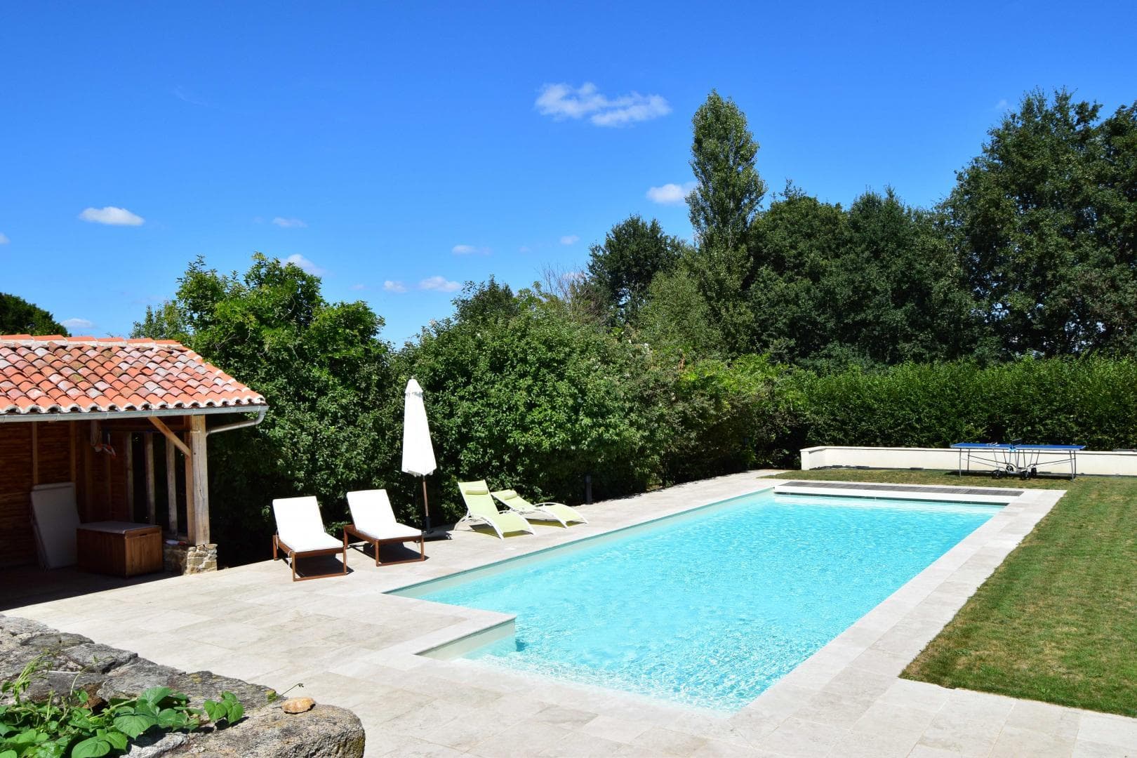 piscine, plage et table de ping pong_30