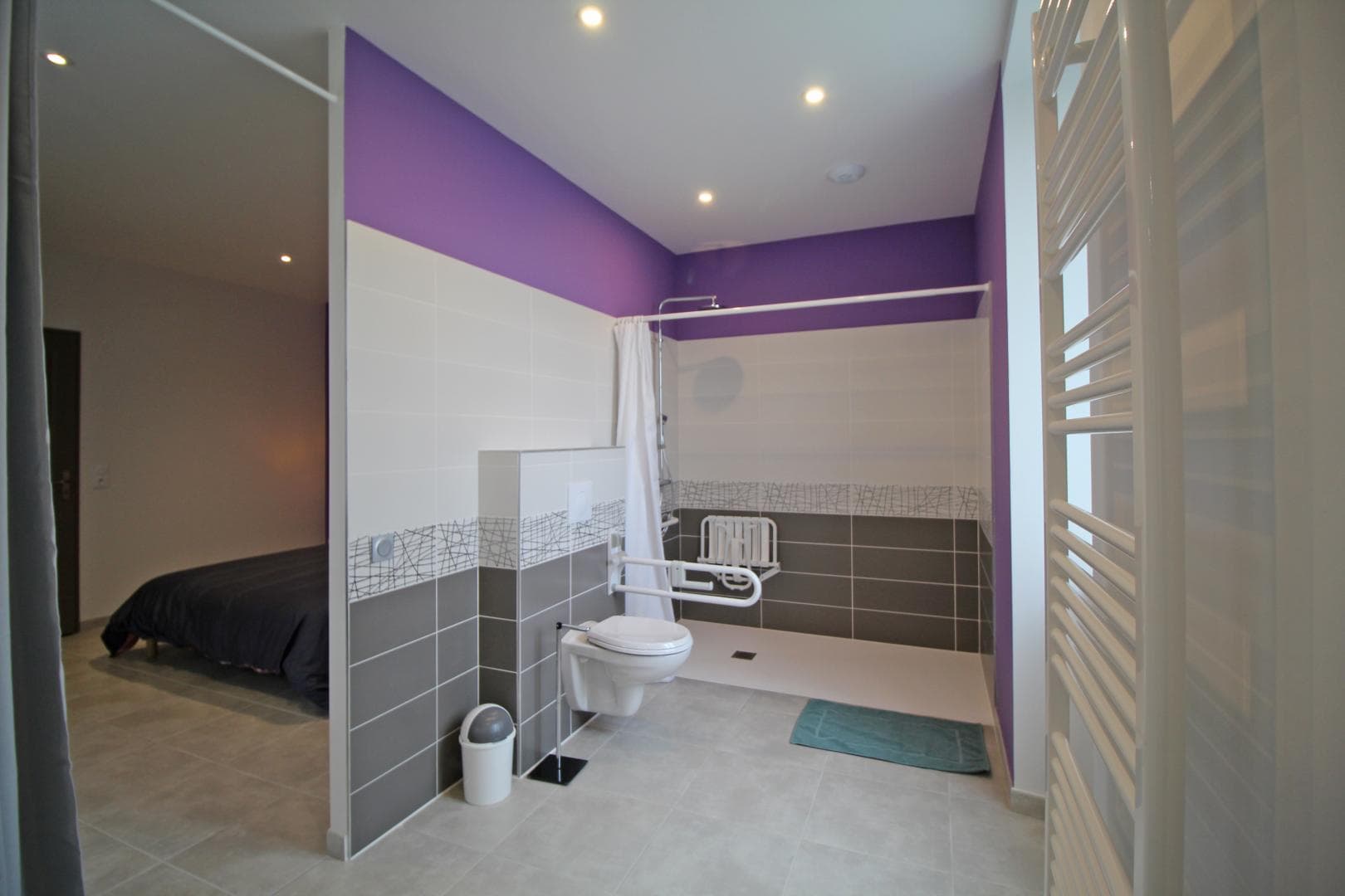 Gîte de 'La Reille' à Cussac en Haute-Vienne (Nouvelle Aquitaine)- chambre violette au rez-de-chaussée_22