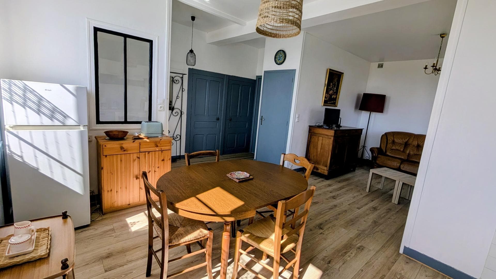 Gîte chez Marie-Louise à Dournazac en Haute-Vienne - Nouvelle Aquitaine - cuisine salon_9