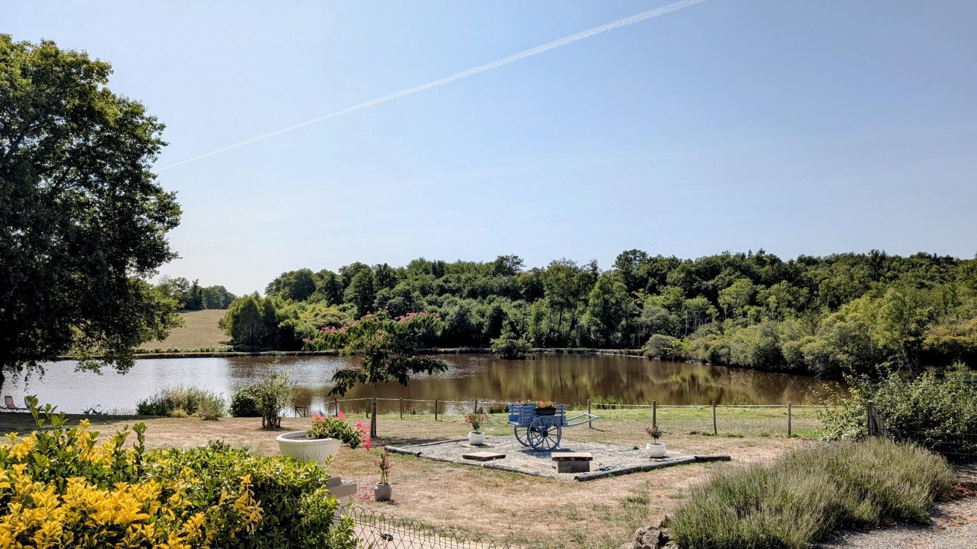 Gite de la Petite Lisonne - commune de Marval en Haute-vienne - Limousin - vue sur l'étang _30