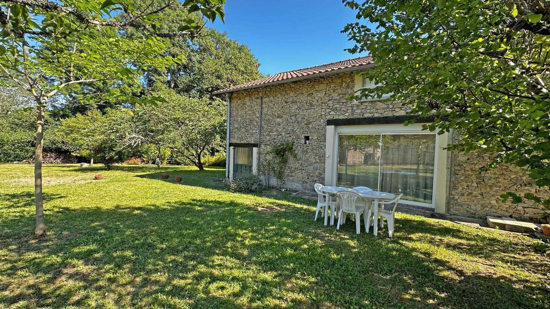Gîte 'Neuville' à Saint-Mathieu en Haute-Vienne (Nouvelle Aquitaine)_1